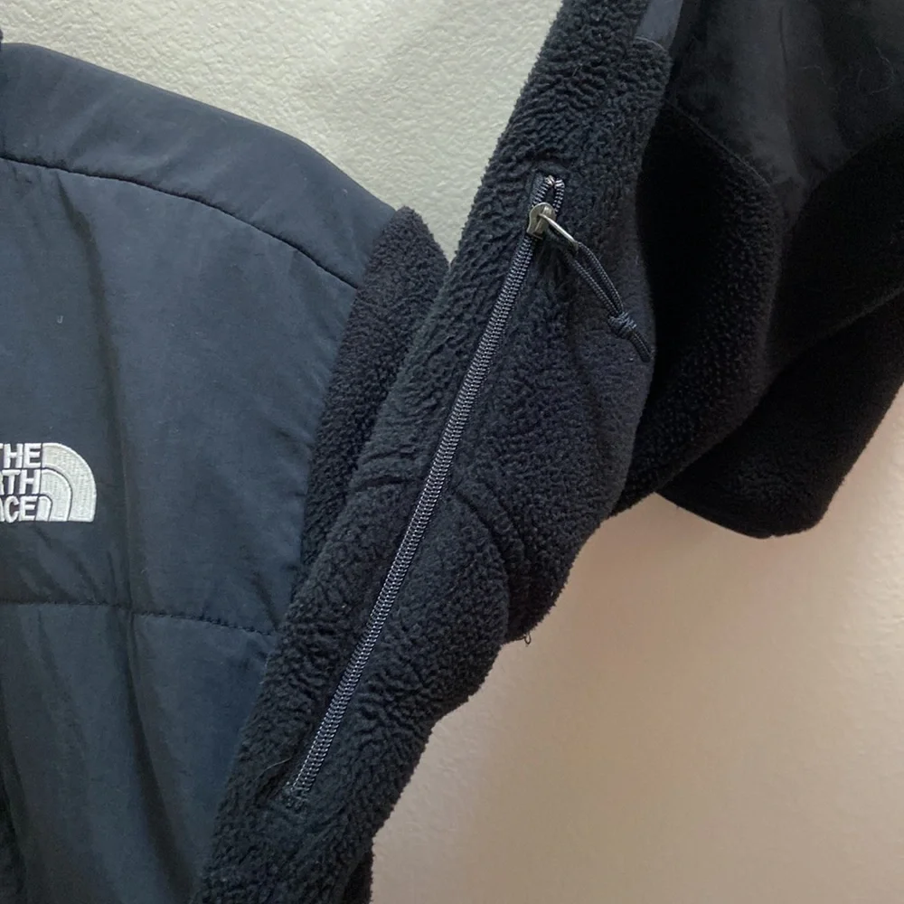 Men’s The North Face black fleece zip up jacket. Polartec recycled. Size medium.